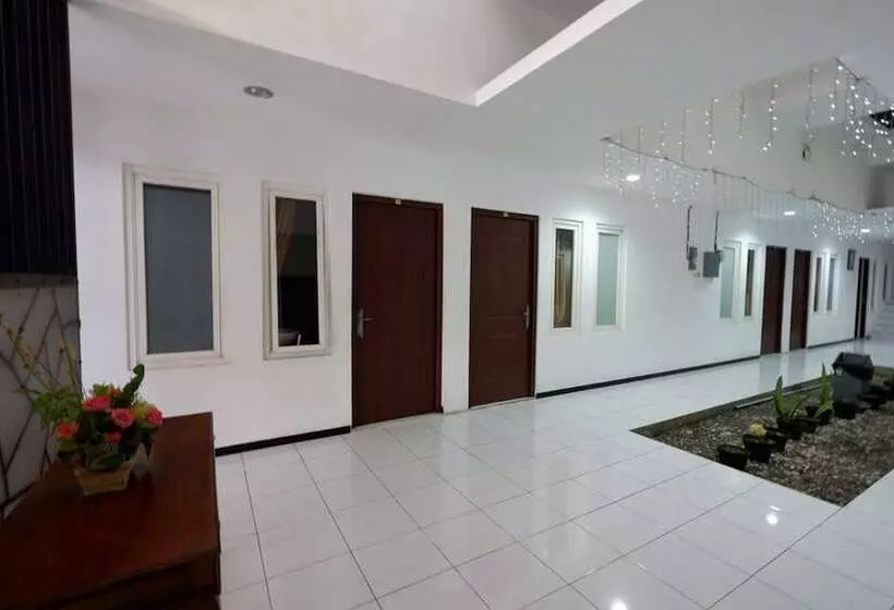 ペンション Reddoorz Near Plaza Simpang Lima