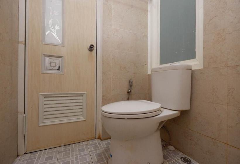 פנסיון Reddoorz Near Plaza Simpang Lima