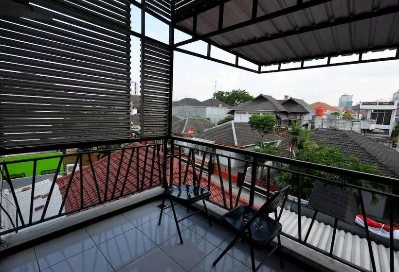 ペンション Reddoorz Near Plaza Simpang Lima