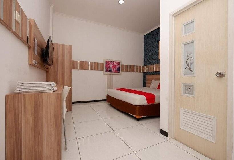 פנסיון Reddoorz Near Plaza Simpang Lima