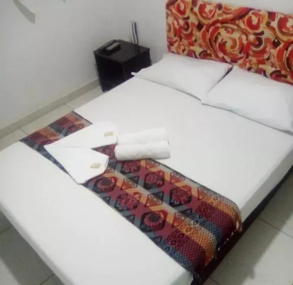 ユースホステル Montecarlos