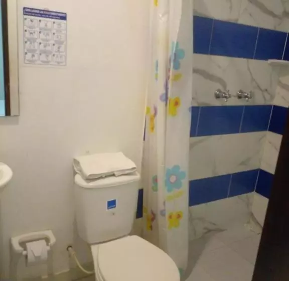 ユースホステル Montecarlos