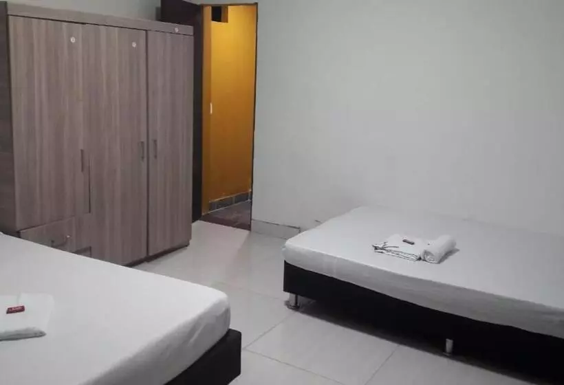 ユースホステル Montecarlos