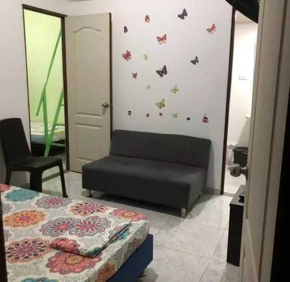 ユースホステル Montecarlos