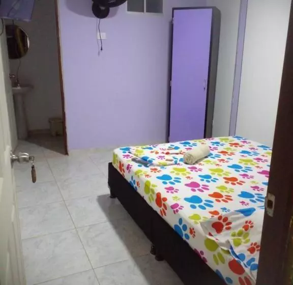 ユースホステル Montecarlos