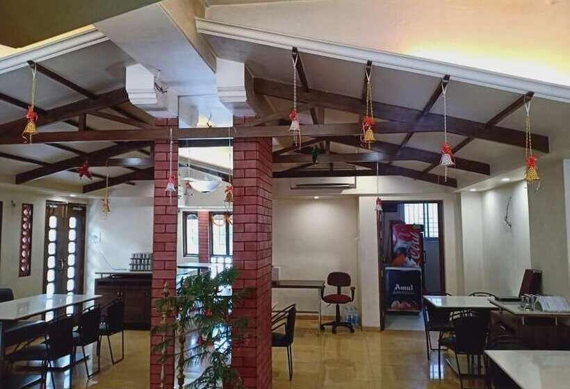 Отель Sri Kamal International