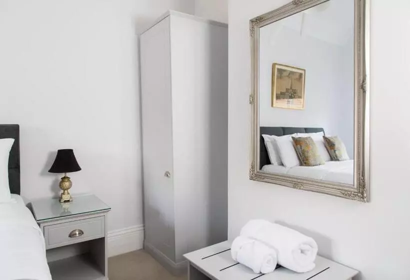 Majatalo 4 Canon Lane