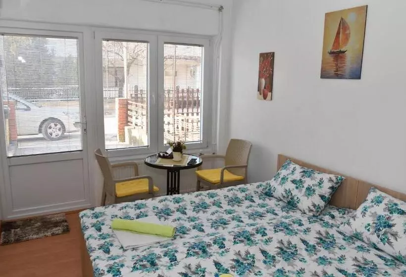 پانسیون Apartment Elmari