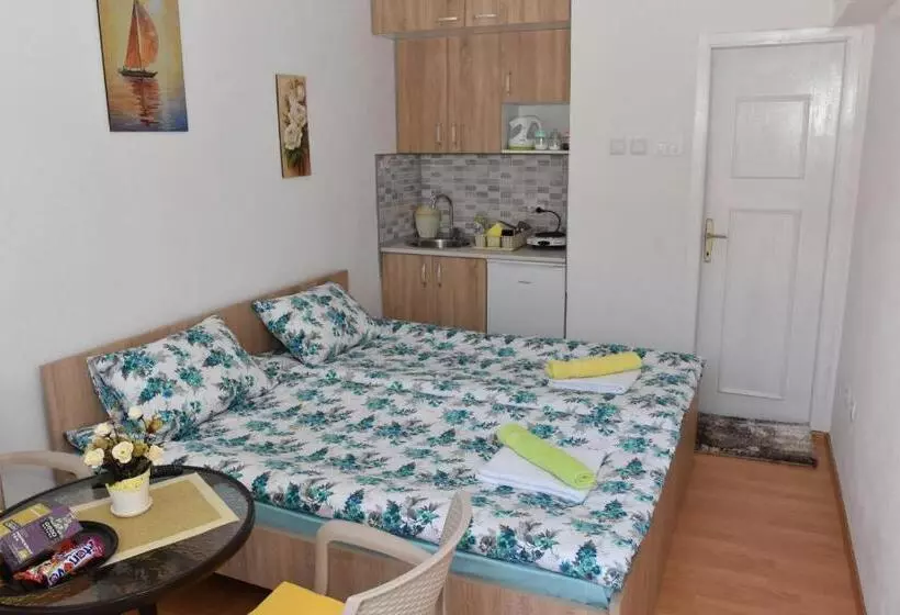 پانسیون Apartment Elmari