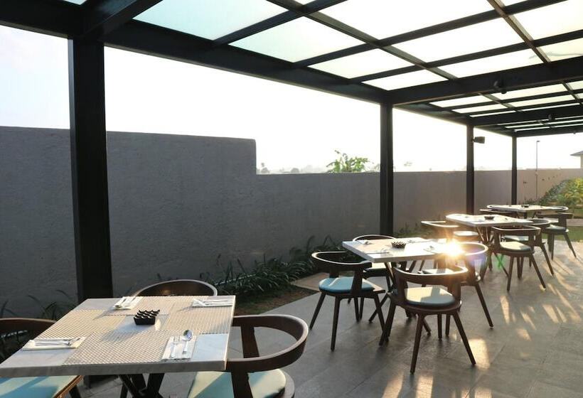 בית מלון כפרי Santika Garut