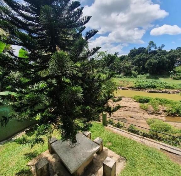 مبيت وإفطار Riverview Lodge