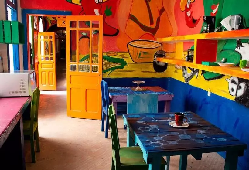 هتل Hostal Chesal