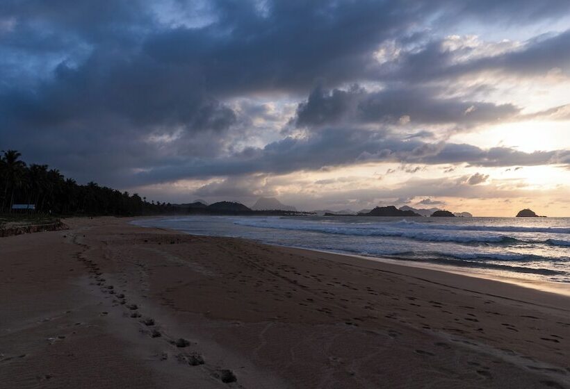 Mad Monkey Hostel Nacpan Beach