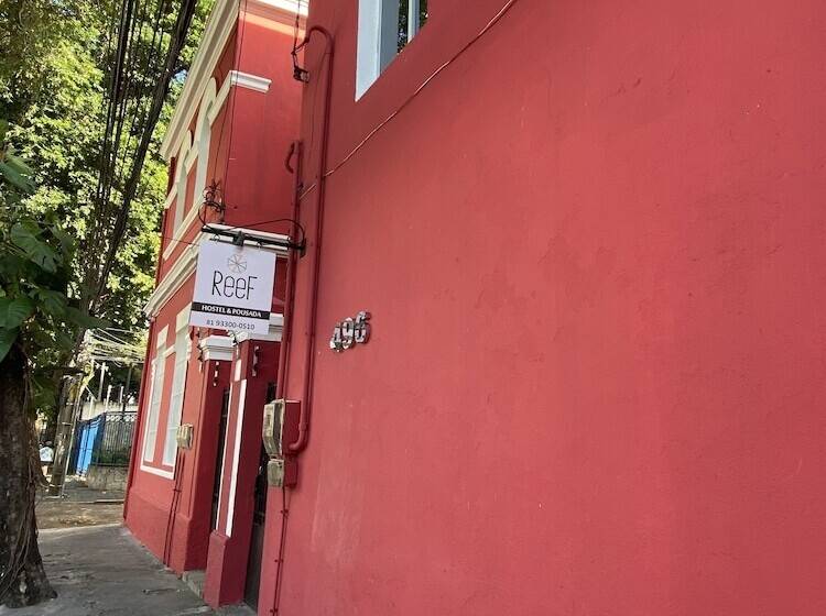 Reef Hostel & Pousada