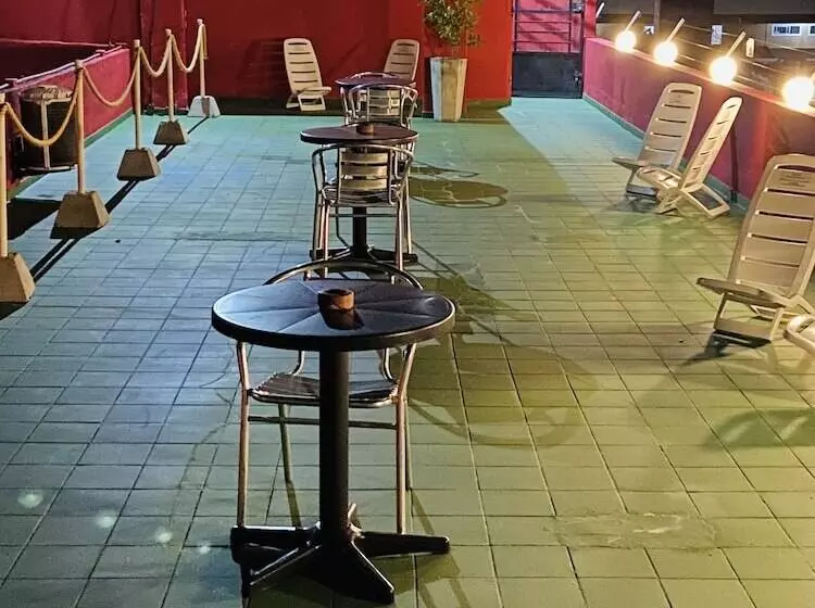 Reef Hostel & Pousada