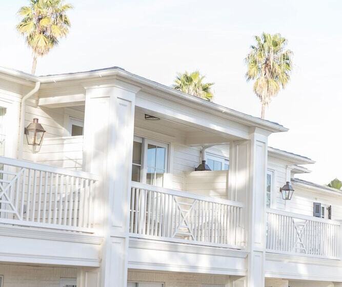 リゾートホテル Rosewood Miramar Beach