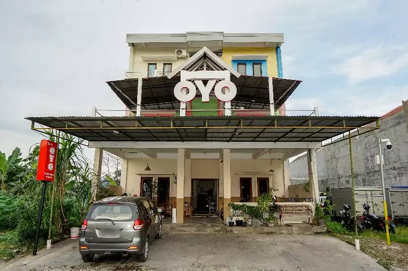 ホテル Kartika Syariah Homestay By Stayku