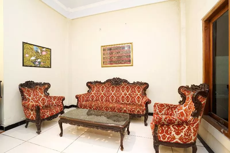 ホテル Kartika Syariah Homestay By Stayku