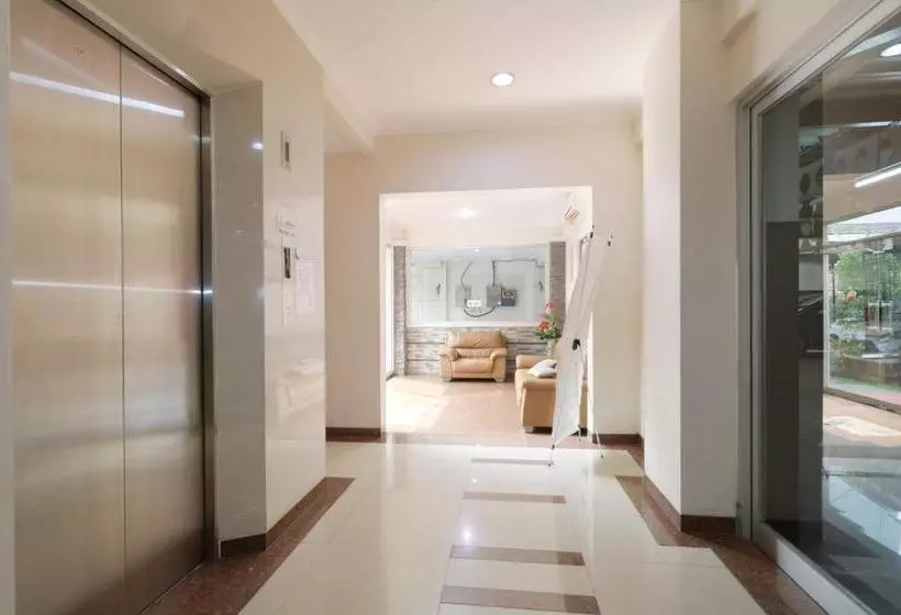 ペンション Clover Residence Near Mall Ambassador