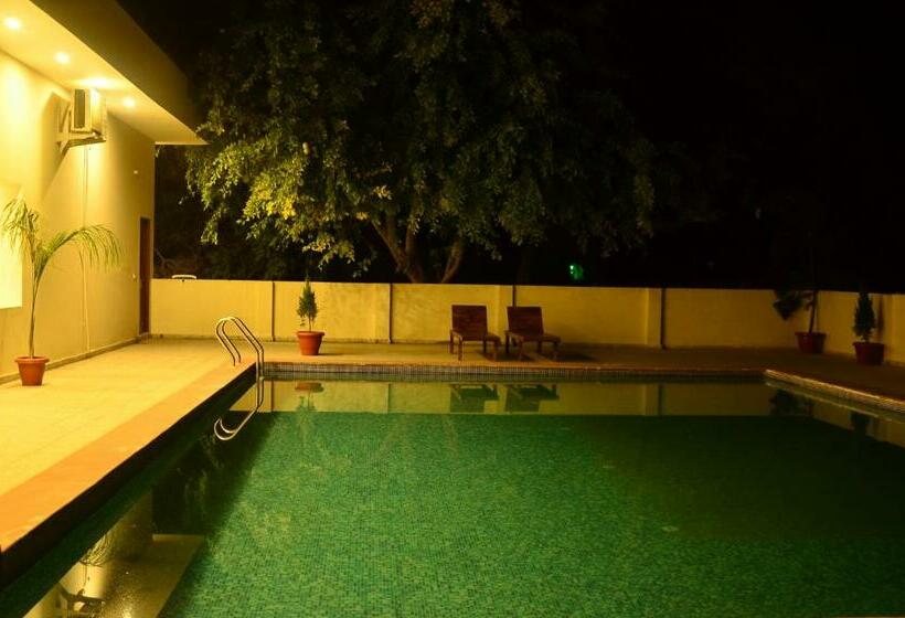 בית מלון כפרי Heli Pushkar