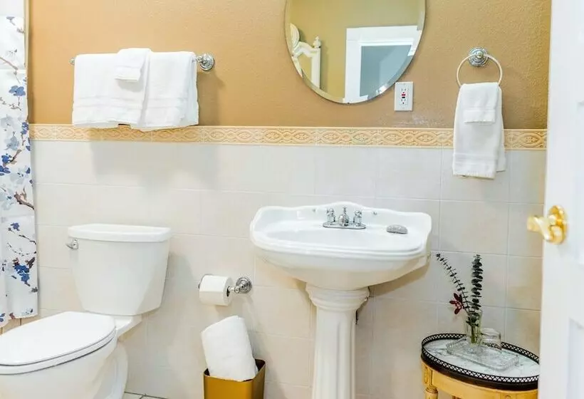 Aamiaismajoitus (B&B) Meranova Guest Inn