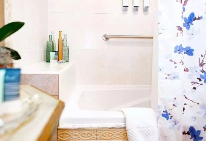 Aamiaismajoitus (B&B) Meranova Guest Inn