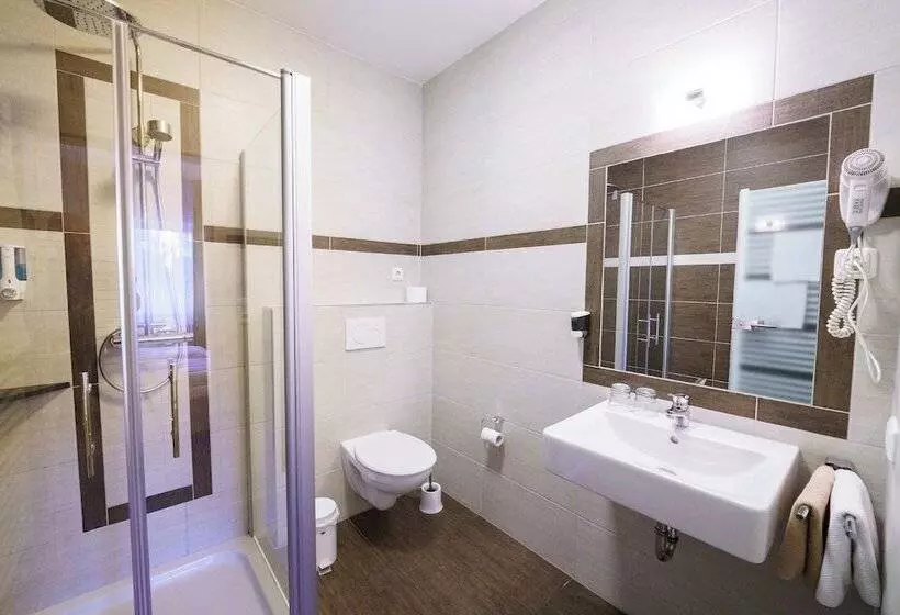 Retkeilymaja Gasthaus Schwarzer Adler