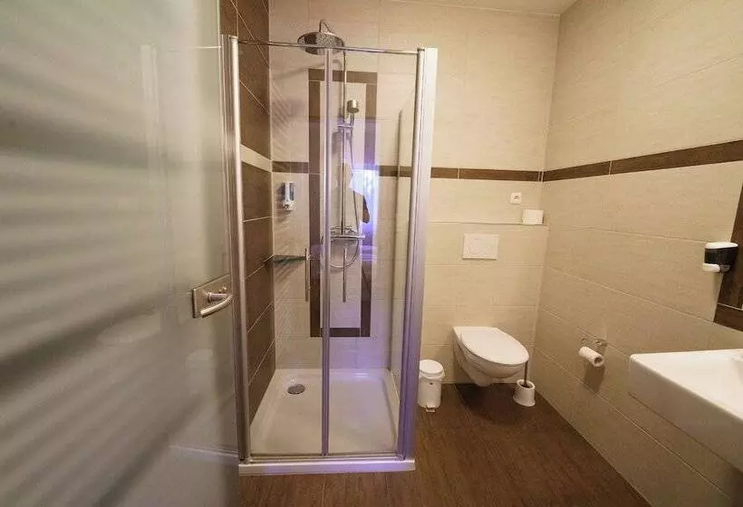 Retkeilymaja Gasthaus Schwarzer Adler