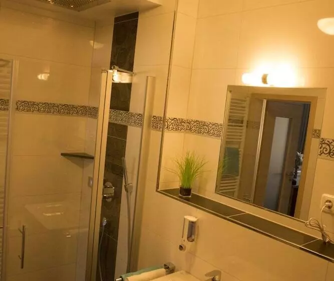 Retkeilymaja Gasthaus Schwarzer Adler