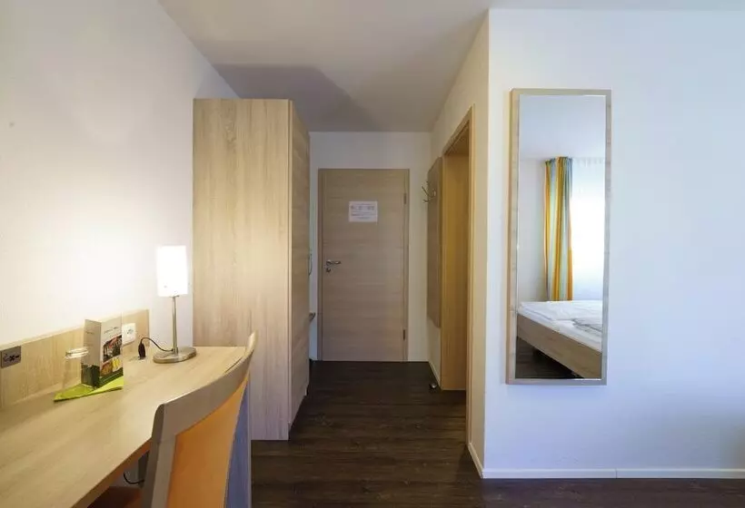 Retkeilymaja Gasthaus Schwarzer Adler