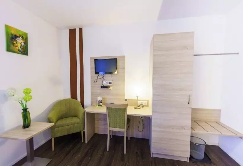 Retkeilymaja Gasthaus Schwarzer Adler