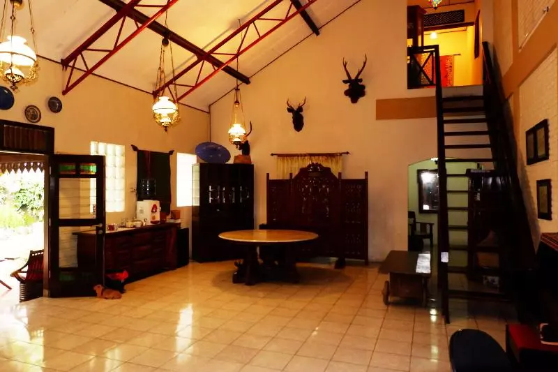 هتل Cemara S Homestay
