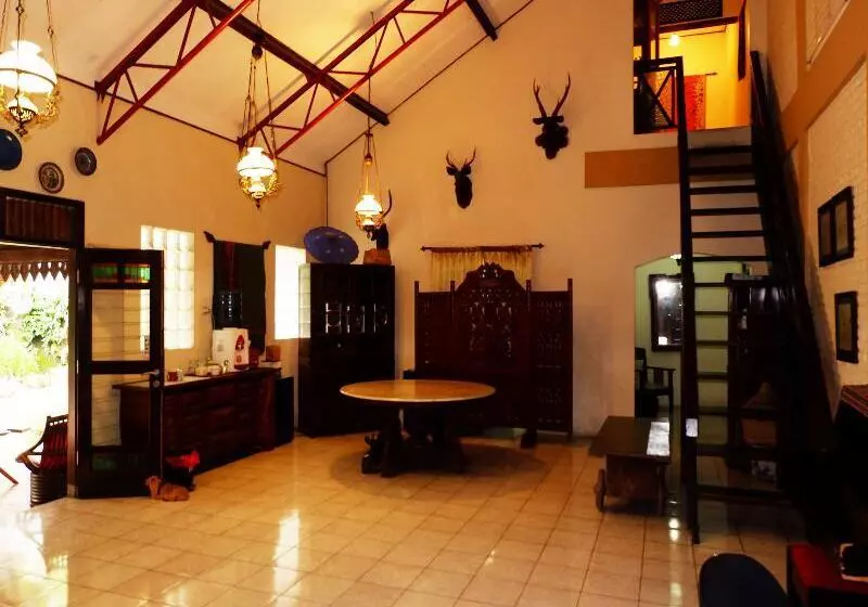 هتل Cemara S Homestay