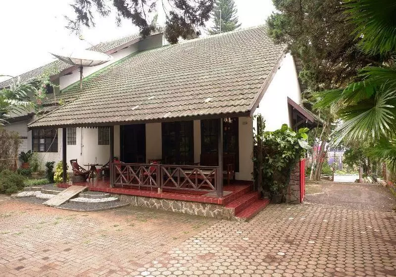 هتل Cemara S Homestay