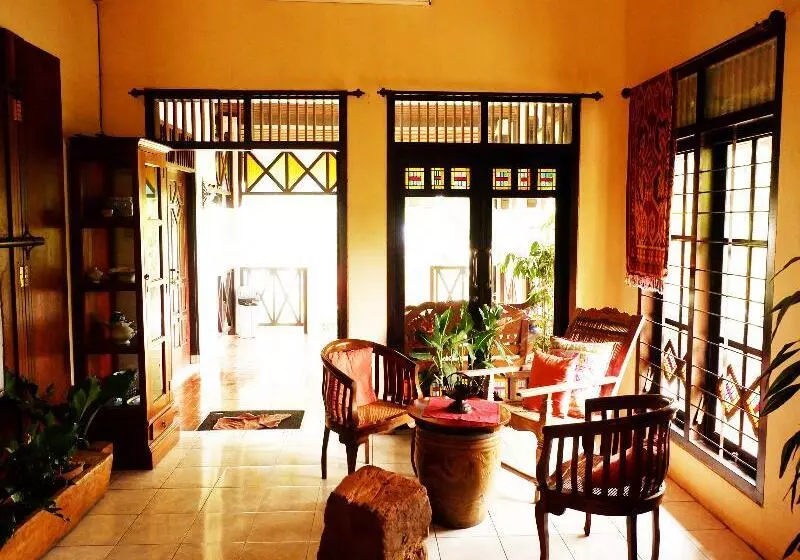 هتل Cemara S Homestay