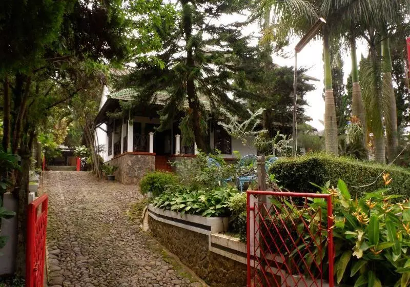 هتل Cemara S Homestay