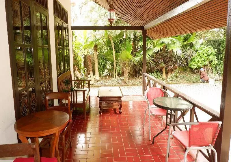 هتل Cemara S Homestay