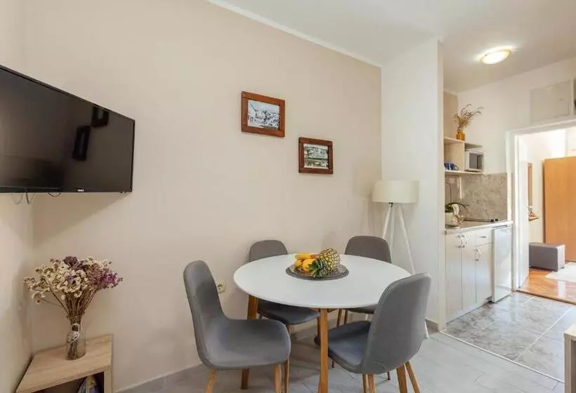پانسیون Apartmani Vico
