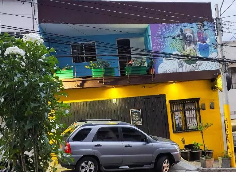 تختخواب و صبحانه Hostal La Mercedes Street