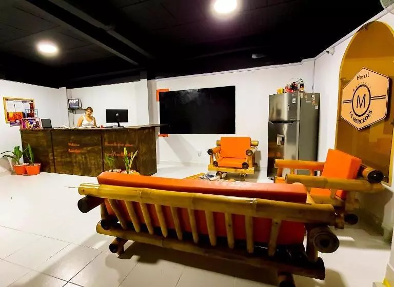 تختخواب و صبحانه Hostal La Mercedes Street
