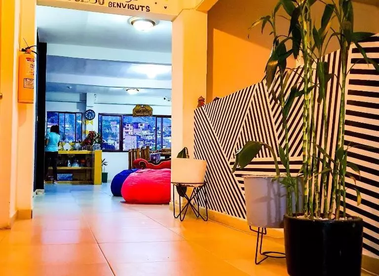 تختخواب و صبحانه Hostal La Mercedes Street