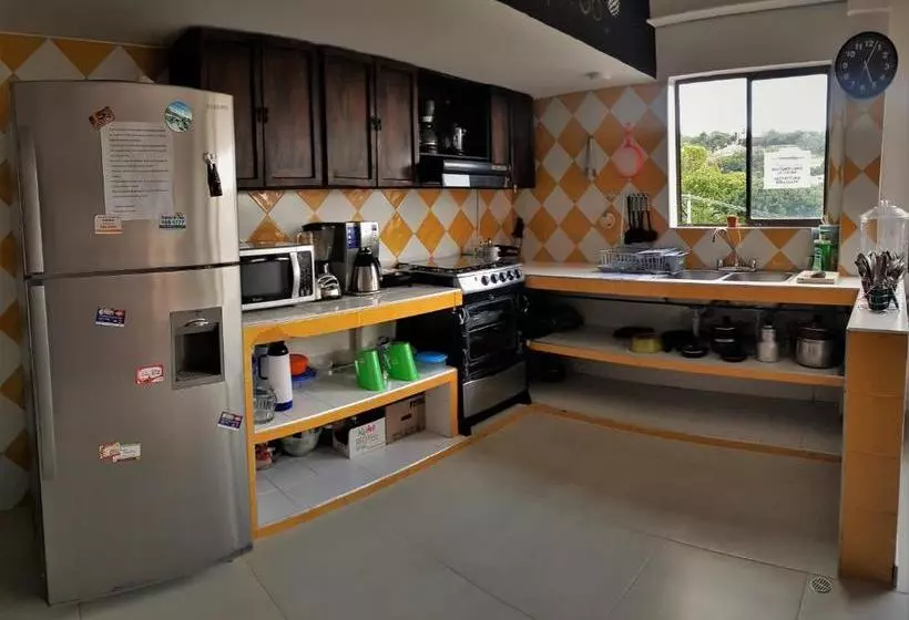 تختخواب و صبحانه Hostal La Mercedes Street