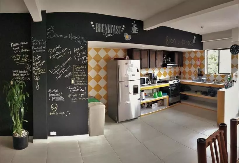 تختخواب و صبحانه Hostal La Mercedes Street