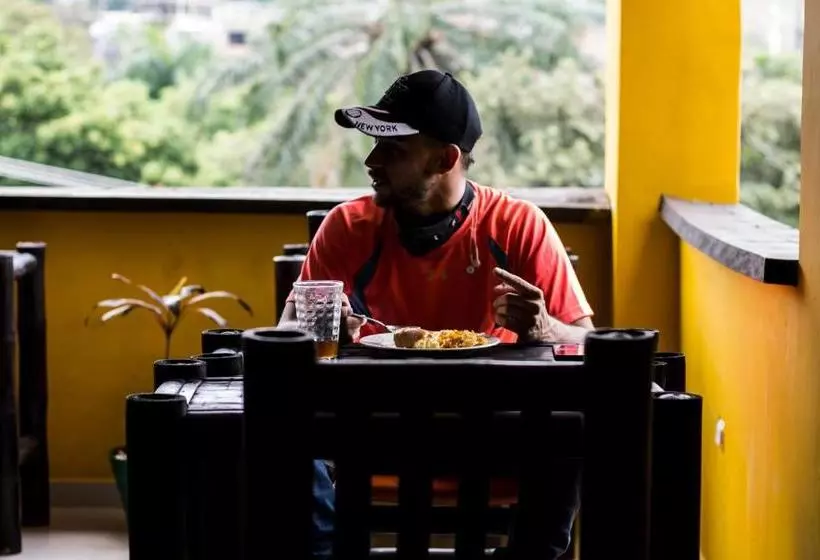 تختخواب و صبحانه Hostal La Mercedes Street