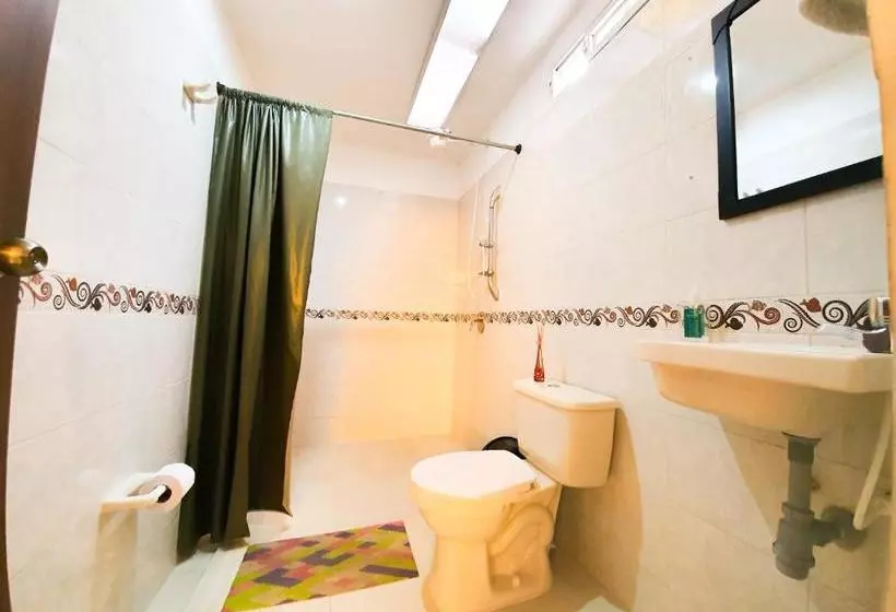 تختخواب و صبحانه Hostal La Mercedes Street