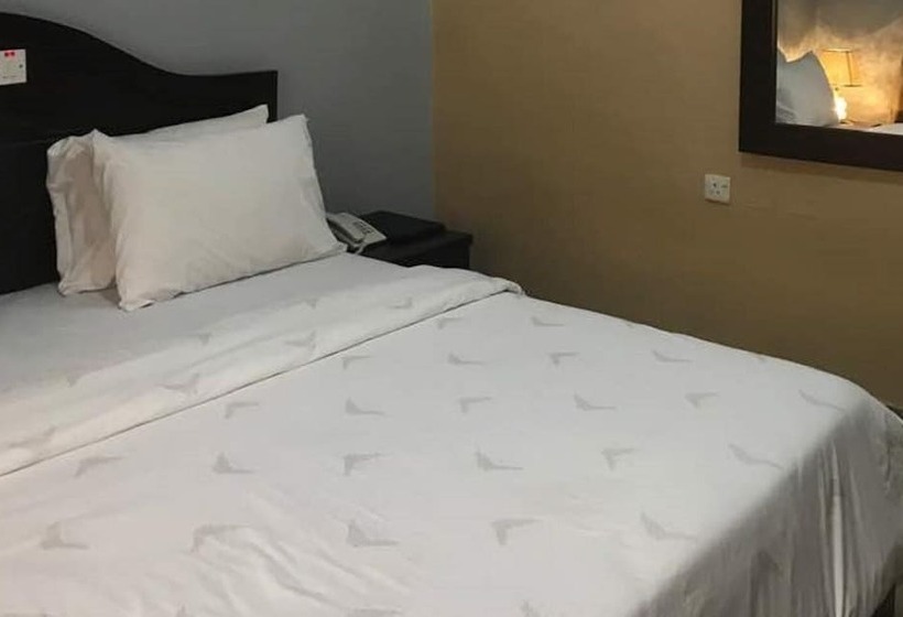 هتل Jim Eddy Suites