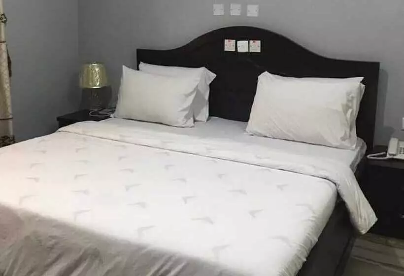 هتل Jim Eddy Suites