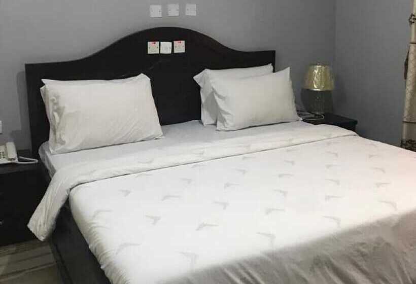 هتل Jim Eddy Suites