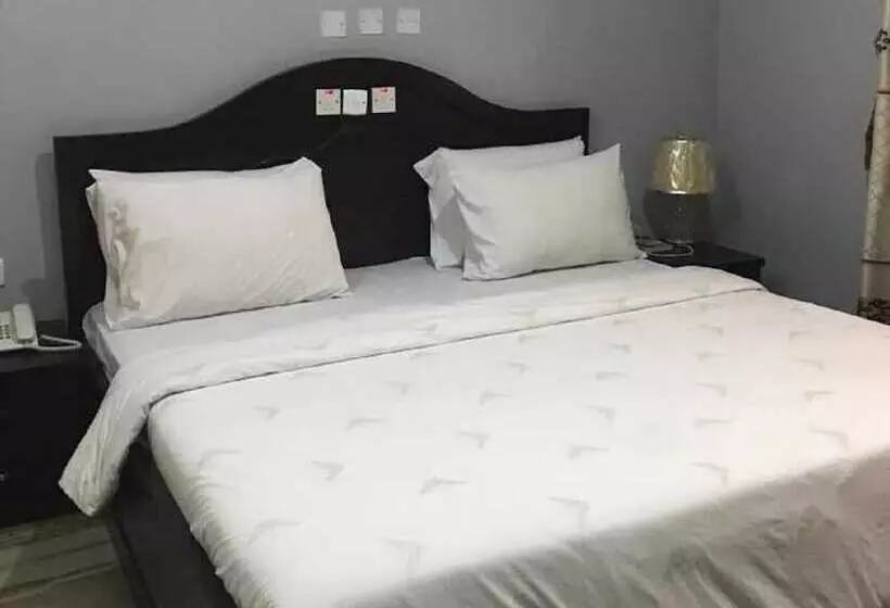 هتل Jim Eddy Suites