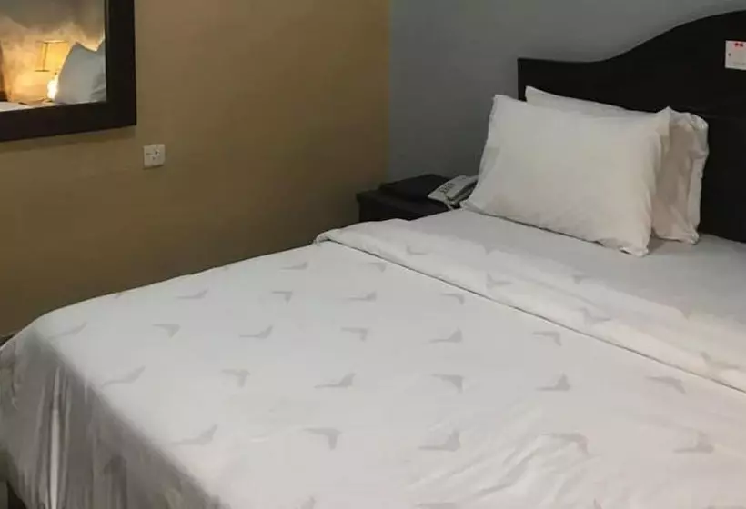 هتل Jim Eddy Suites